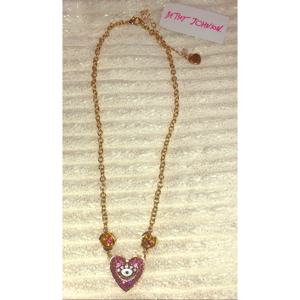Betsey Johnson Heart Necklace. NWT